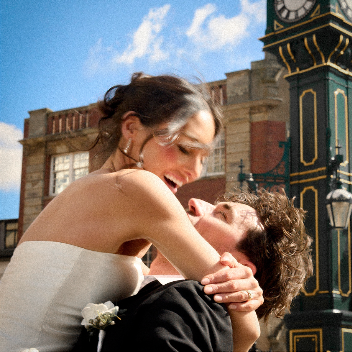 Best Places to Buy an Engagement Ring in the UK
